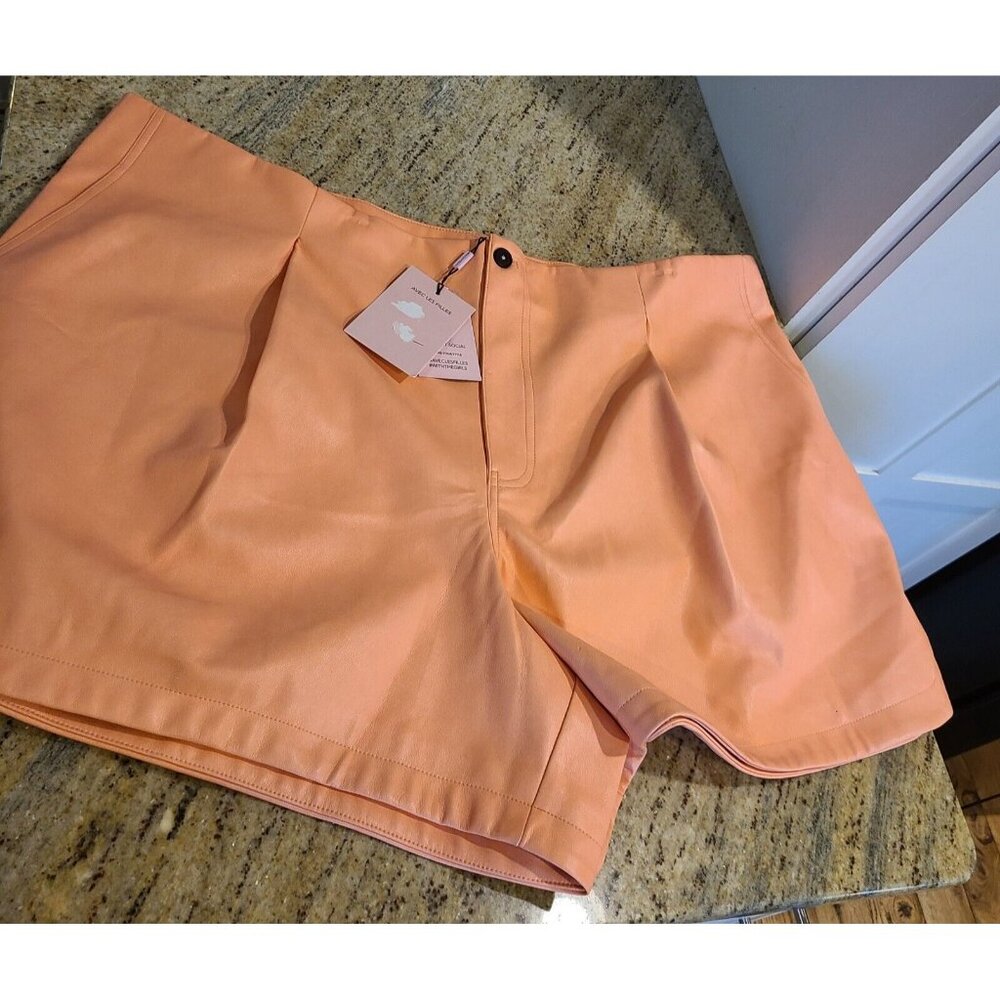 NWOT  Avec Les Filles Pleated Faux Leather Shorts Peach Plus Size 3X Pockets